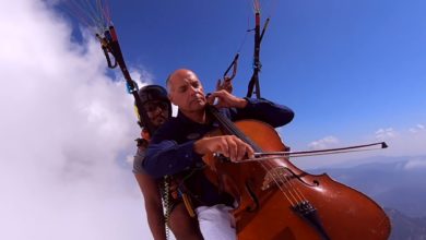 Frédéric De Wulf joue violoncelle parachute